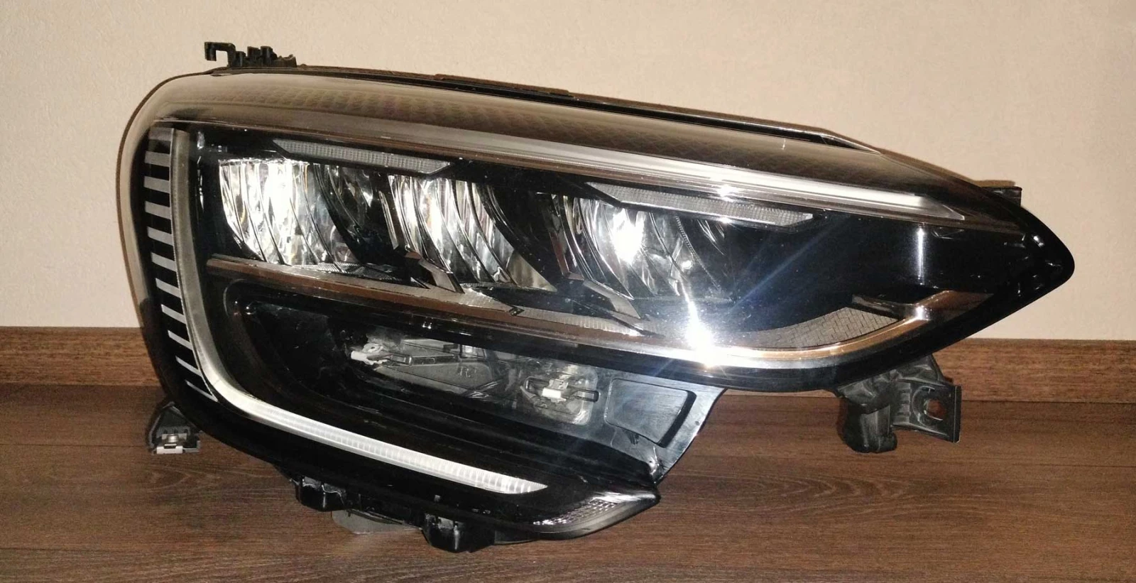 Оригинален десен LED фар за Renault Megane 4 ph2 | Mobile.bg — изображение 1
