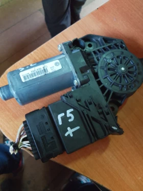 1K0959795AA моторче задно ляво за голф 5 плюс 5М0839401D, снимка 2 - Части - 52648865