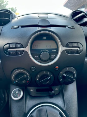 Mazda 2 1.3 / ГАЗ / КЛИМА, снимка 8