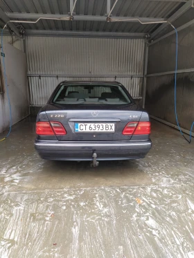 Mercedes-Benz E 220, снимка 4