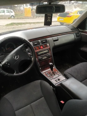 Mercedes-Benz E 220, снимка 5