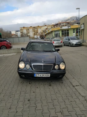 Mercedes-Benz E 220, снимка 1