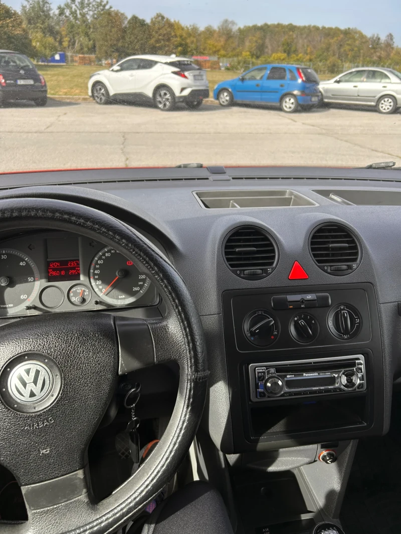 VW Caddy, снимка 9 - Автомобили и джипове - 47671937