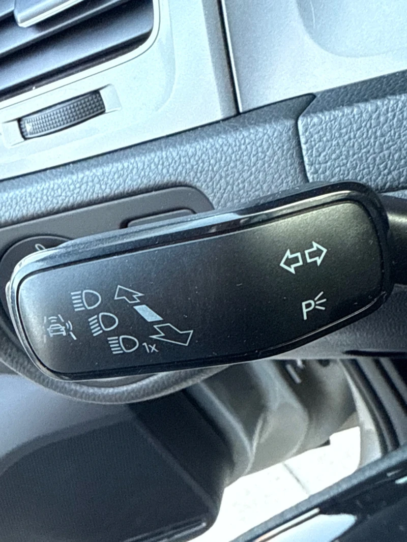 VW Golf DISTRONIC/Line Assist/Panorama/NAVI, снимка 12 - Автомобили и джипове - 52159650