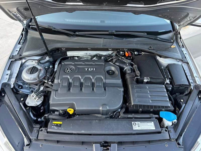 VW Golf DISTRONIC/Line Assist/Panorama/NAVI, снимка 14 - Автомобили и джипове - 52159650