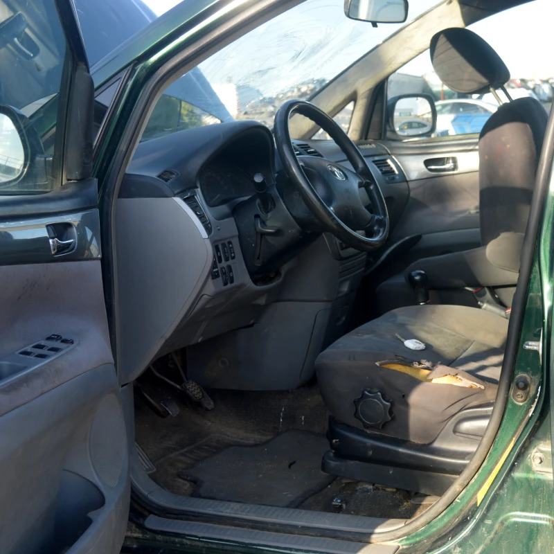 Toyota Avensis verso 2.0 D, снимка 5 - Автомобили и джипове - 52330281