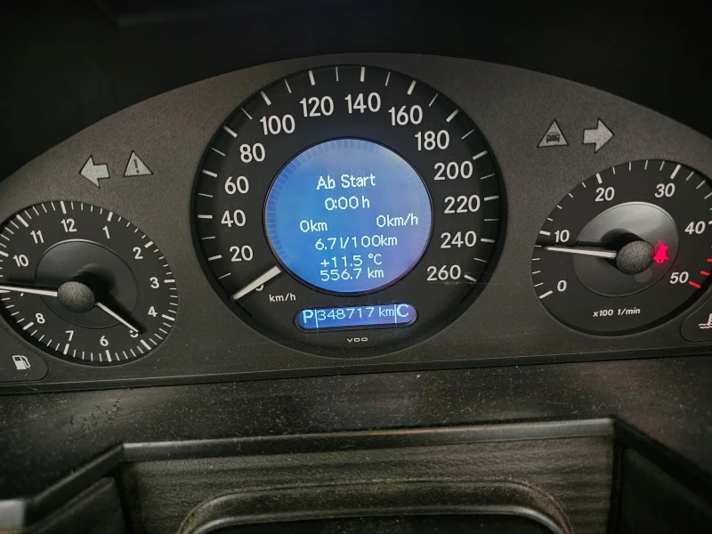 Mercedes-Benz E 200, снимка 6 - Автомобили и джипове - 53396105