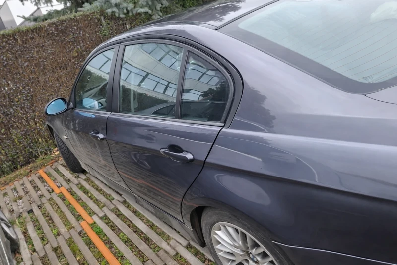 BMW 320 i, снимка 3 - Автомобили и джипове - 53504025