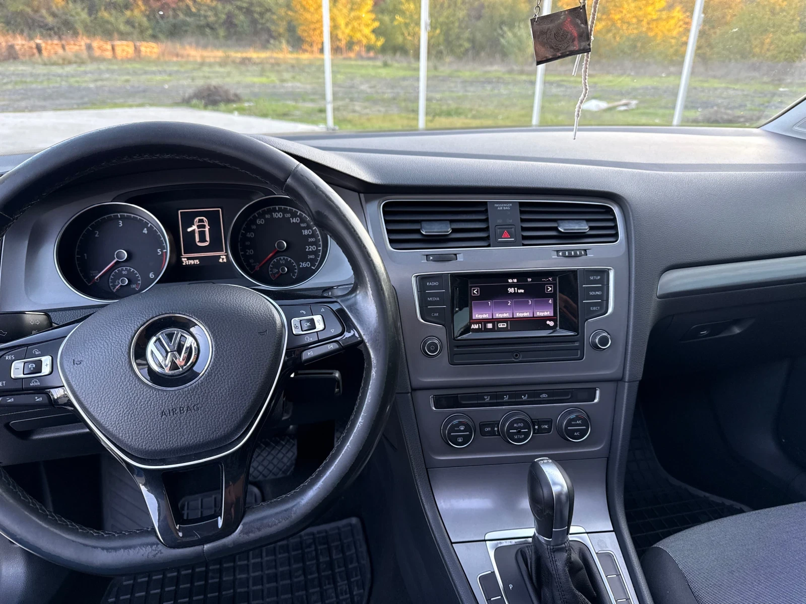 VW Golf DISTRONIC/Line Assist/Panorama/NAVI | Mobile.bg   13
