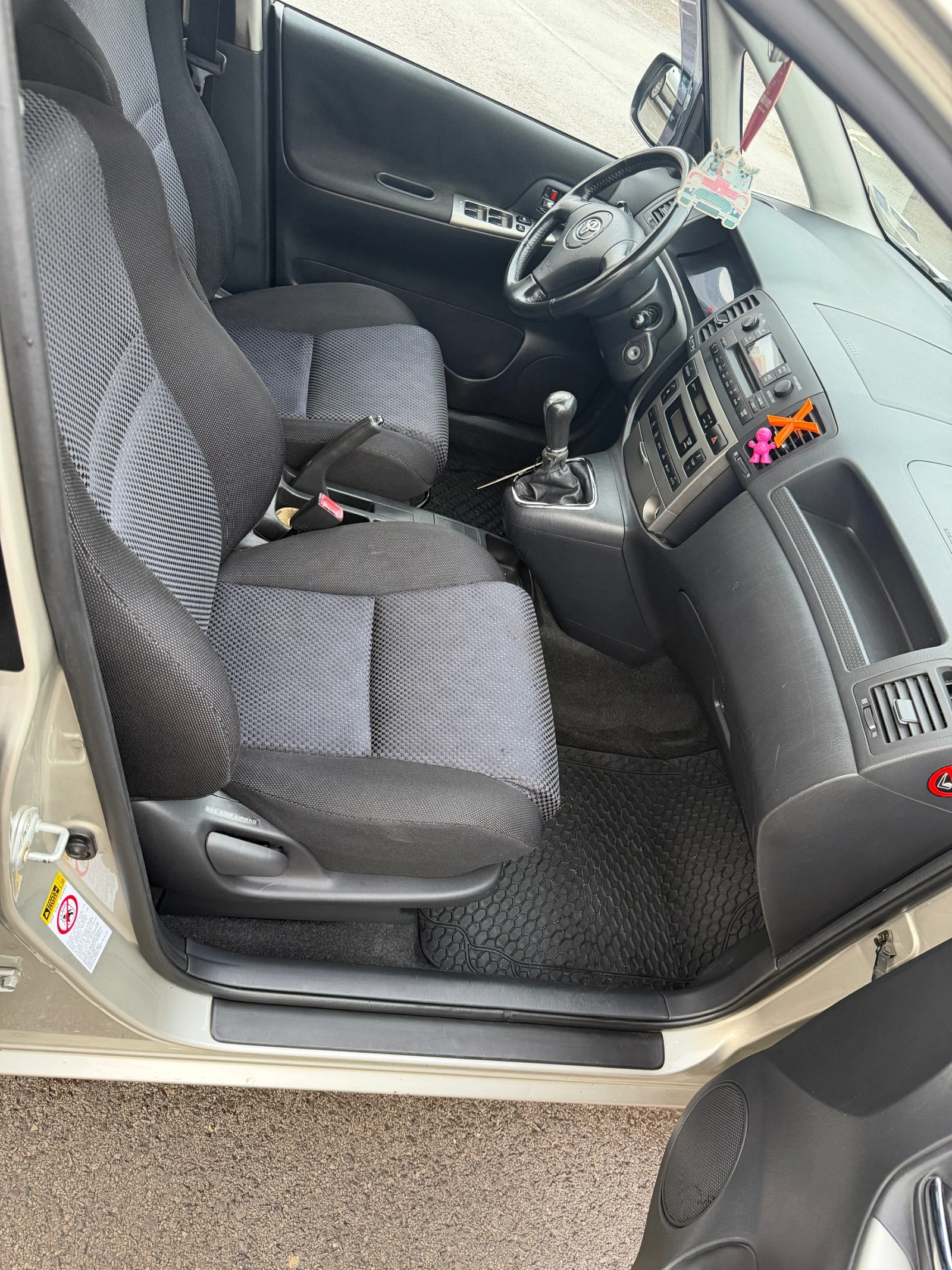 Toyota Corolla verso 2.0D4D | Mobile.bg � ����������� 12