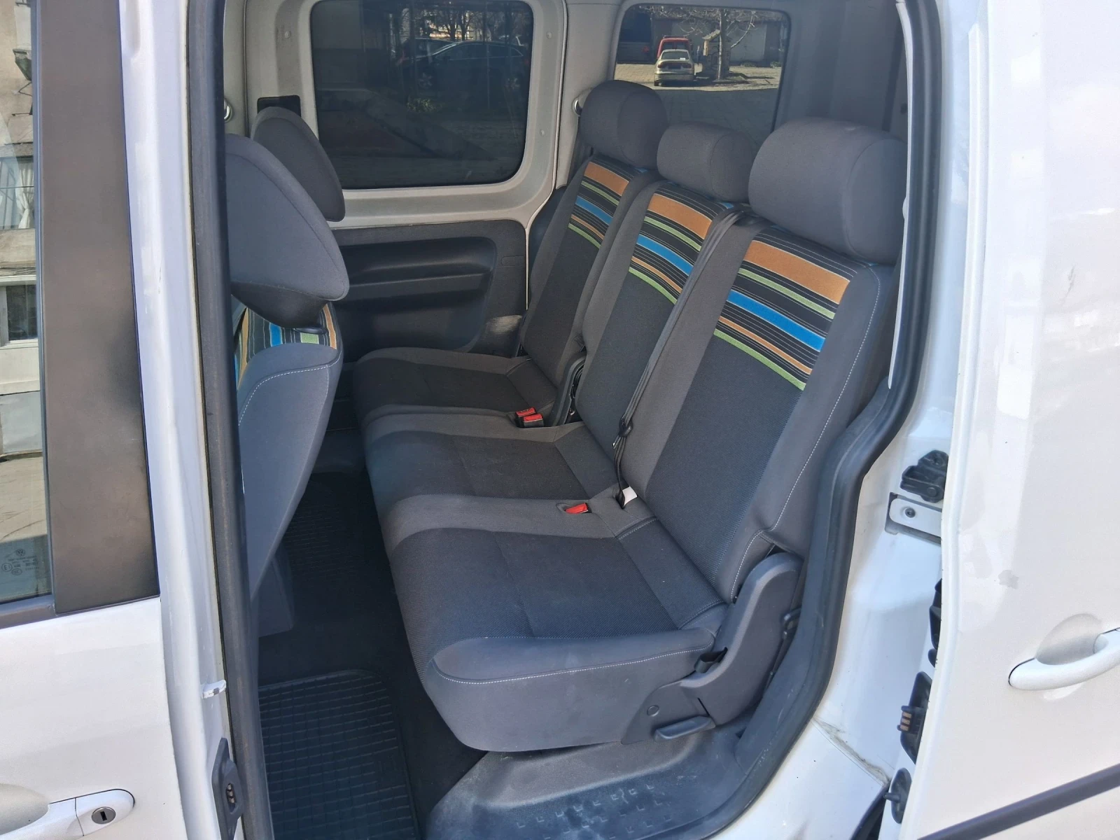 VW Caddy 2.0 TDI 140 кс 5 места - изображение 7