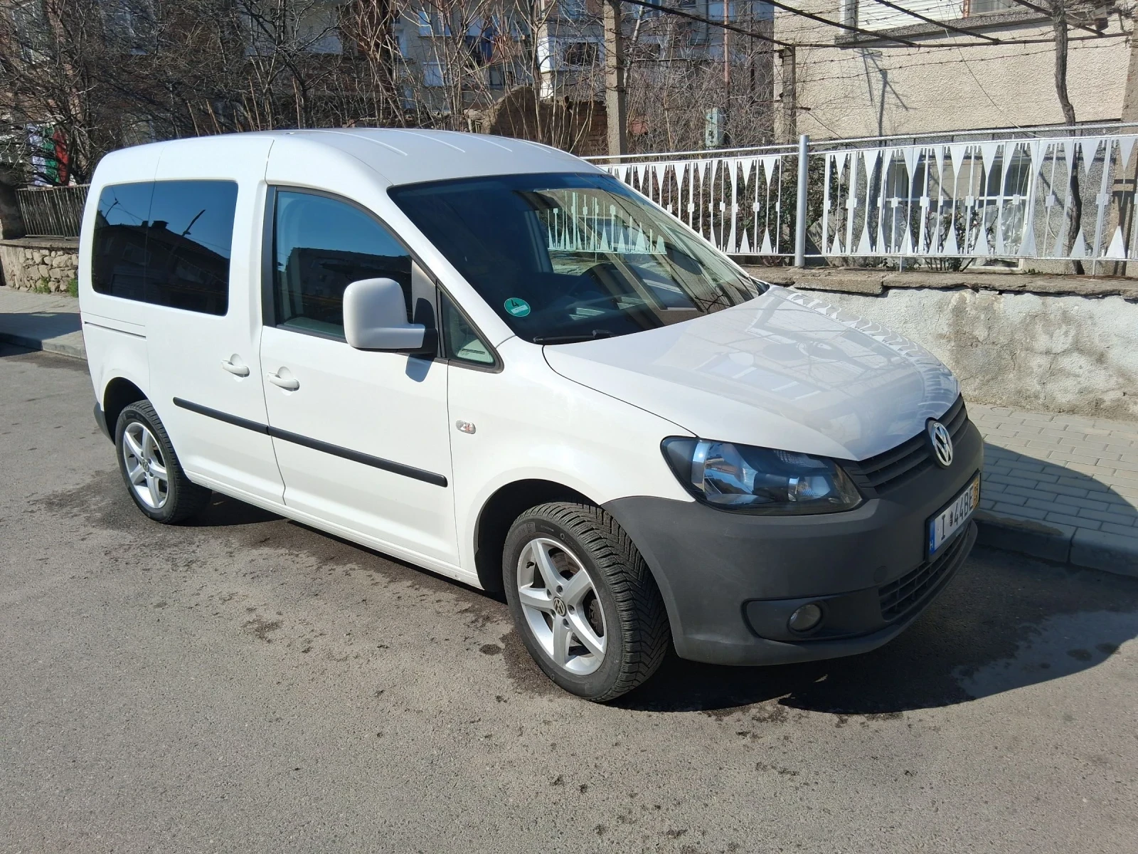 VW Caddy 2.0 TDI 140 кс 5 места - изображение 3