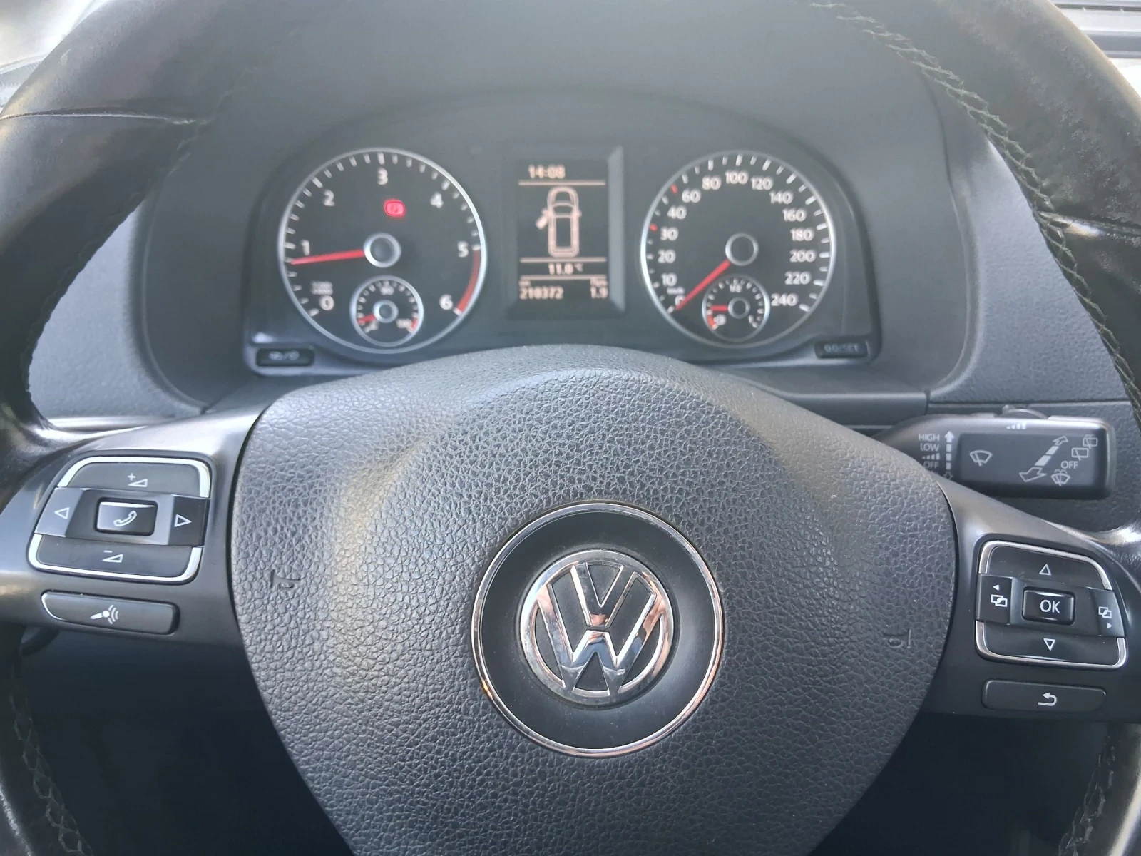 VW Caddy 2.0 TDI 140 кс 5 места, снимка 15 - Автомобили и джипове - 53746300