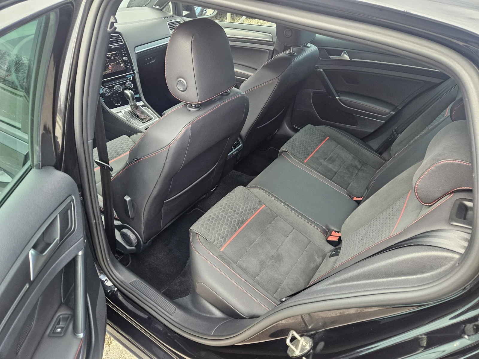 VW Golf 2.0 GTI  PERFOMANCE | Mobile.bg � ����������� 9