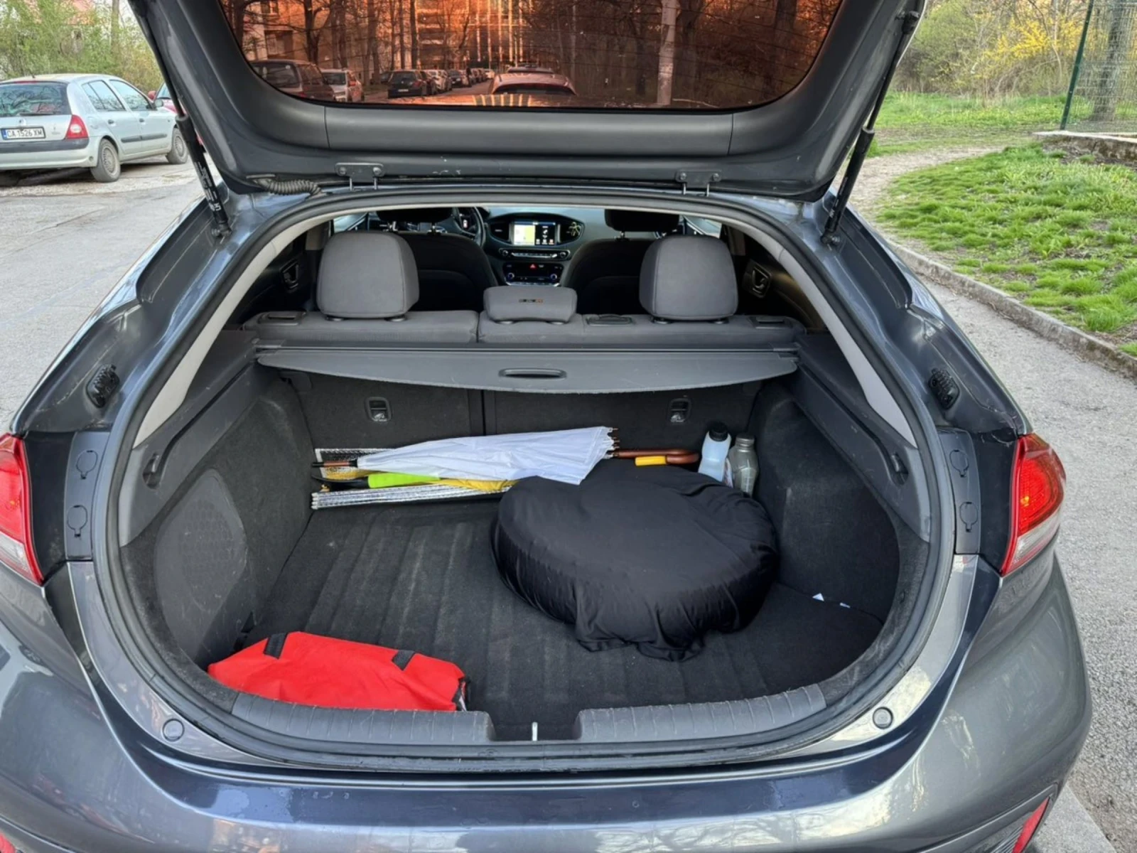 Hyundai Ioniq  Hybrid 2018, 177 000 км, + газ, снимка 7 - Автомобили и джипове - 54154004