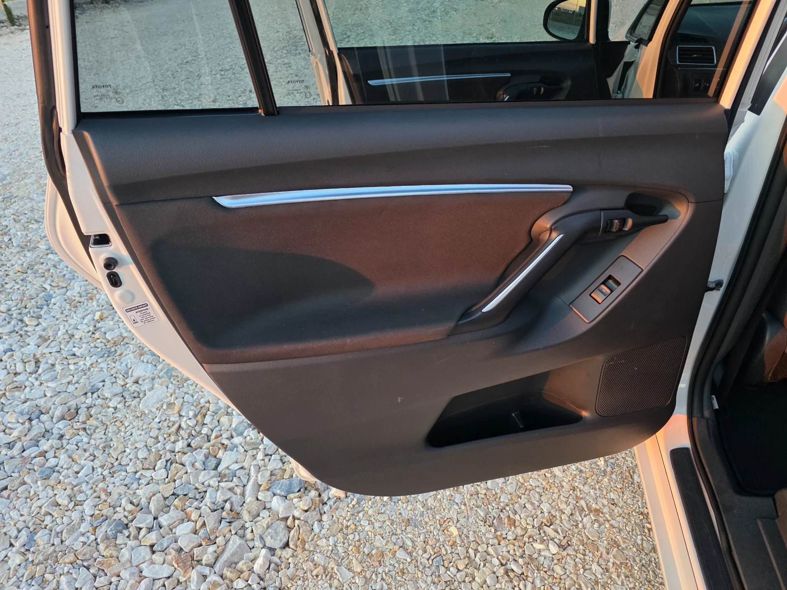 Toyota Verso 2.0 D4D Панорама Navi Камера, снимка 9 - Автомобили и джипове - 54259924