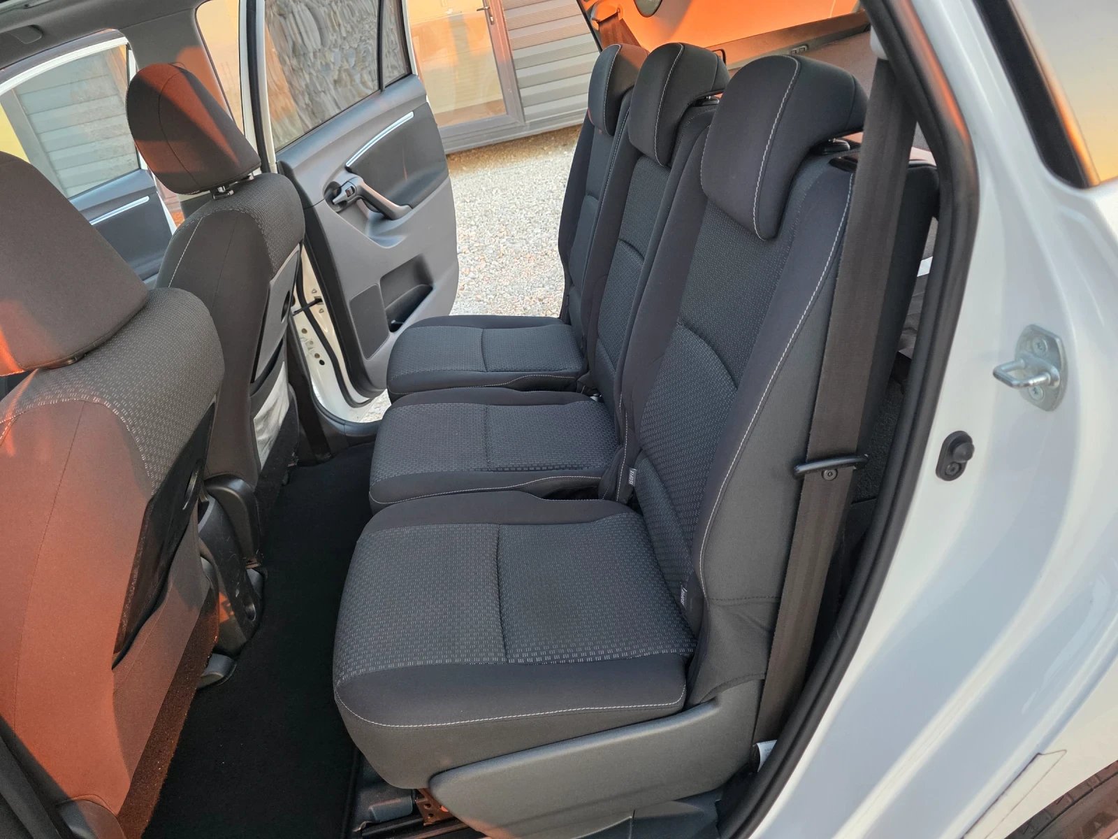 Toyota Verso 2.0 D4D Панорама Navi Камера, снимка 10 - Автомобили и джипове - 54259924