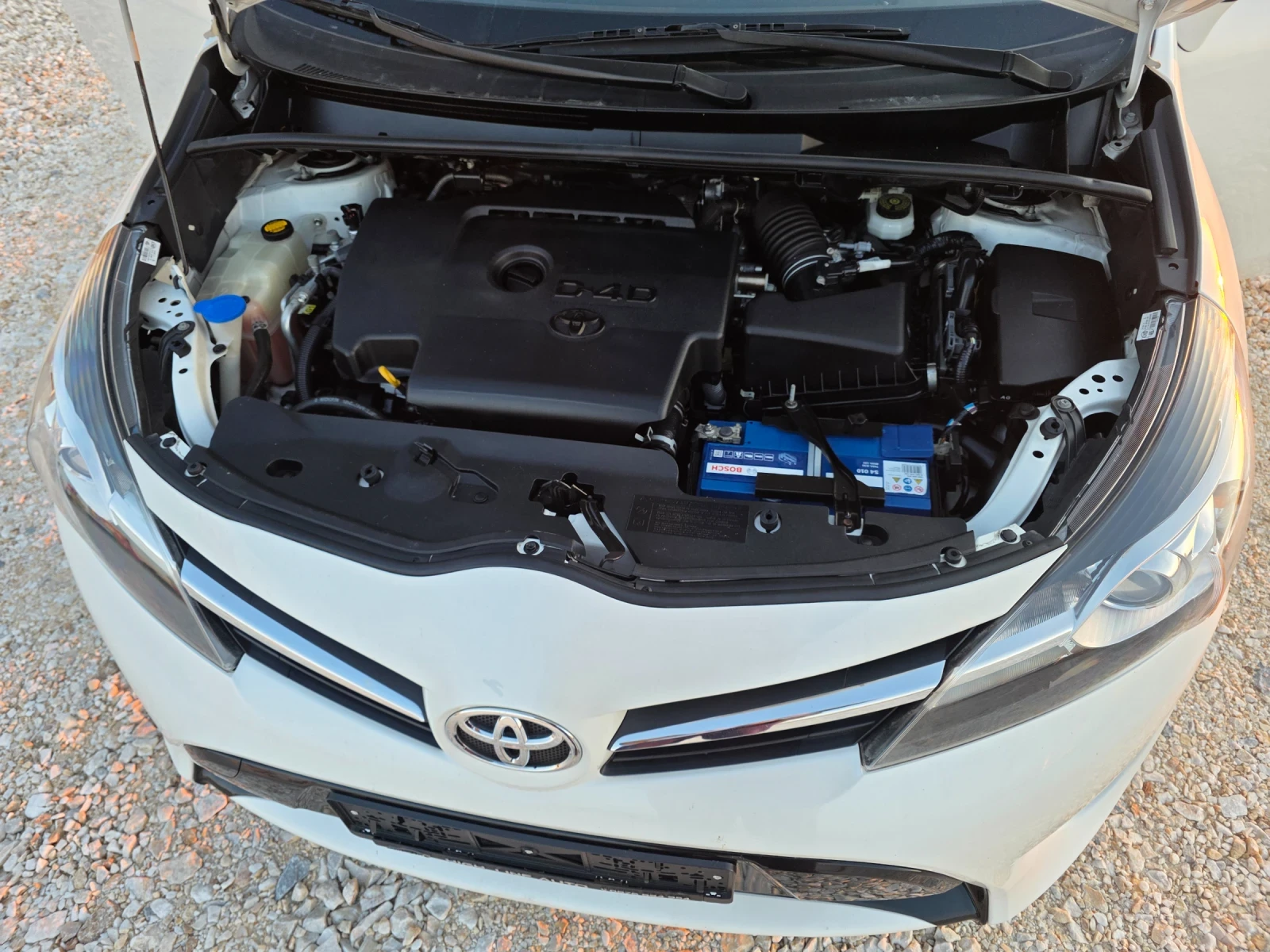 Toyota Verso 2.0 D4D Панорама Navi Камера, снимка 17 - Автомобили и джипове - 54259924