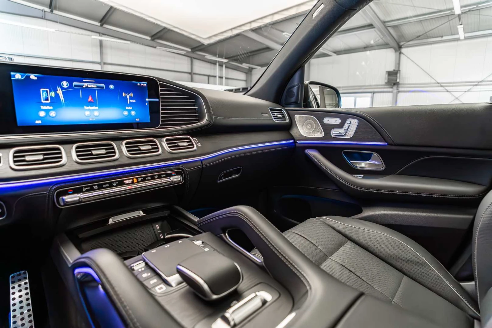 Mercedes-Benz GLS 450 FACELIFT* 4 MATIC* EDITION AMG* EXCLUSIVE* PANO* 3, снимка 10 - Автомобили и джипове - 54510863