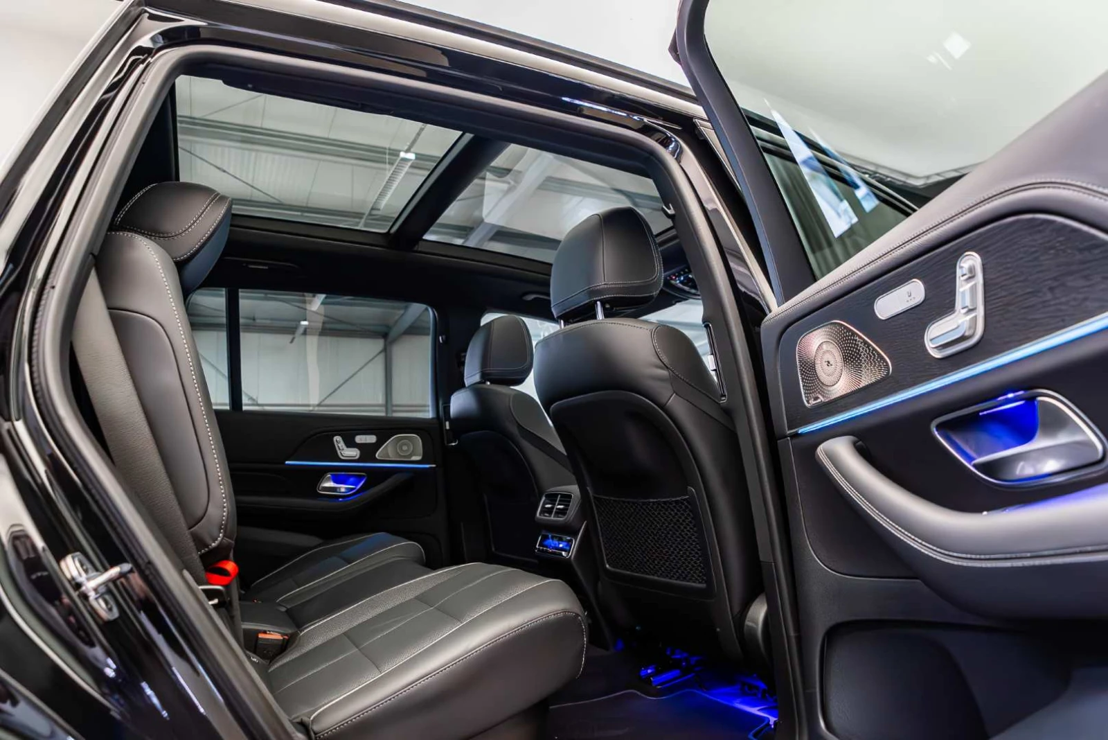 Mercedes-Benz GLS 450 FACELIFT* 4 MATIC* EDITION AMG* EXCLUSIVE* PANO* 3, снимка 15 - Автомобили и джипове - 54510863