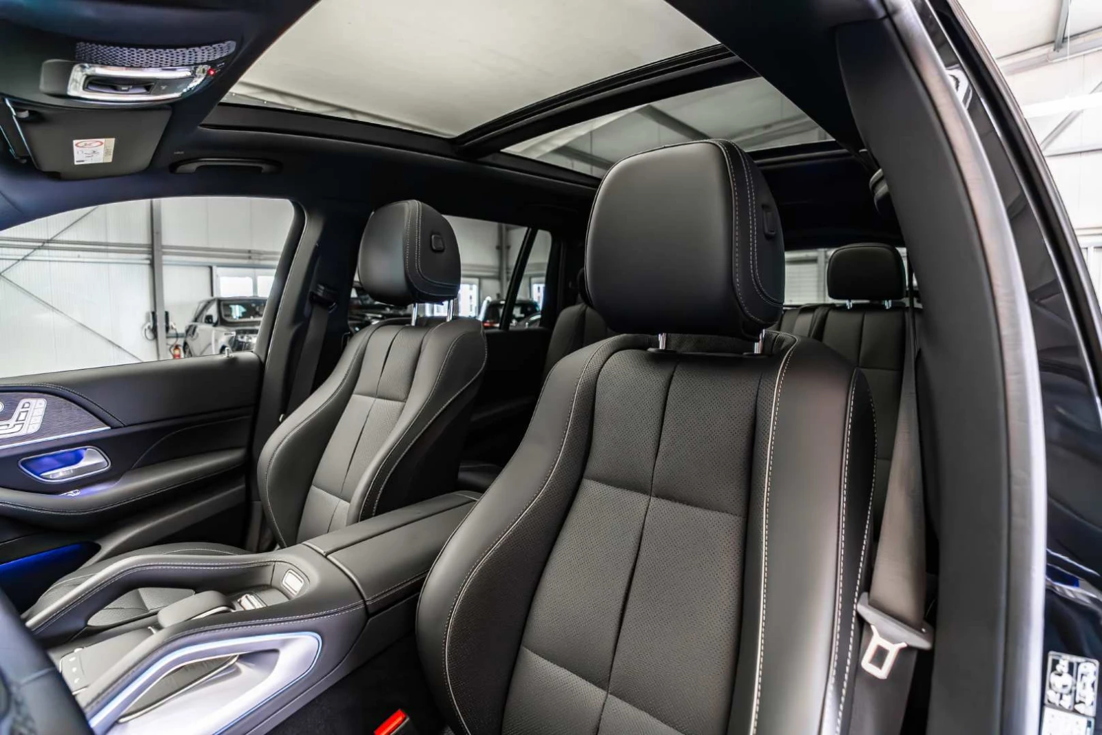 Mercedes-Benz GLS 450 FACELIFT* 4 MATIC* EDITION AMG* EXCLUSIVE* PANO* 3, снимка 13 - Автомобили и джипове - 54510863