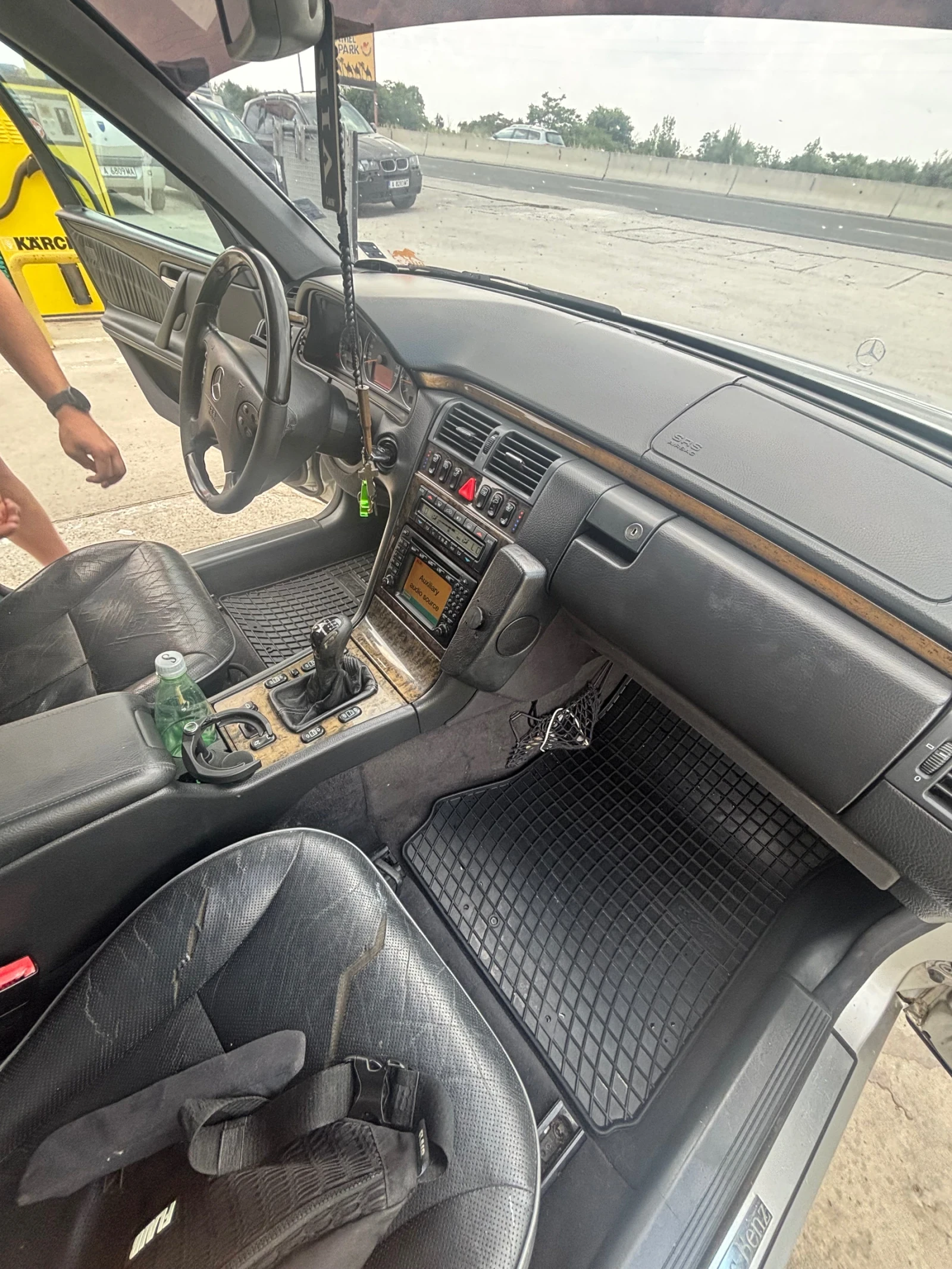 Mercedes-Benz E 200 Kompressor, снимка 7 - Автомобили и джипове - 55169047