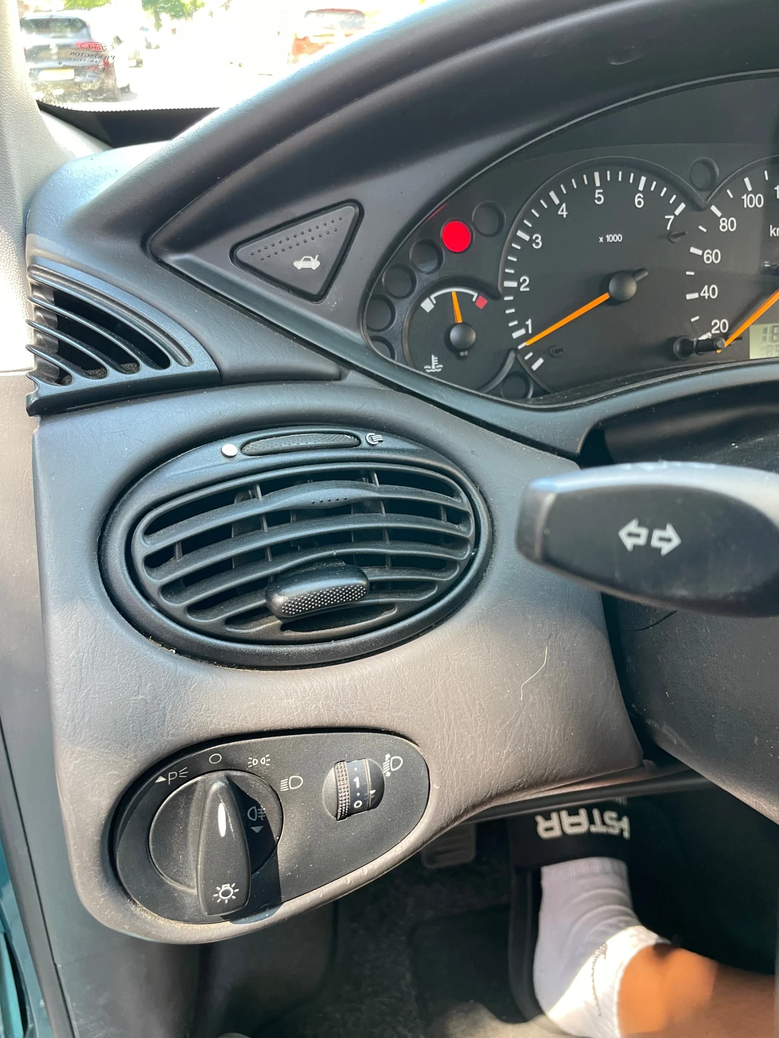 Ford Focus 1.6 бензин, снимка 11 - Автомобили и джипове - 55221929
