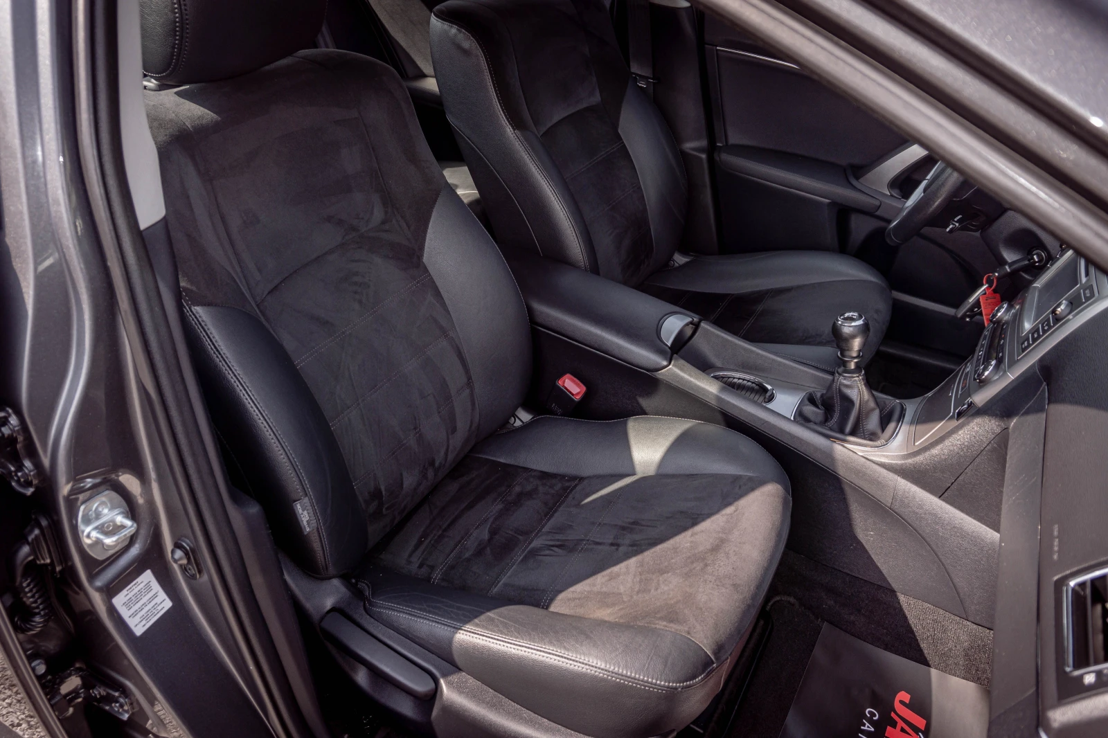 Toyota Avensis 2.0 D-4D AL KANTARA | С ГАРАНЦИЯ!, снимка 13 - Автомобили и джипове - 56021043