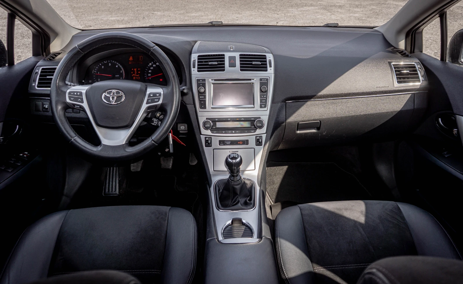 Toyota Avensis 2.0 D-4D AL KANTARA | С ГАРАНЦИЯ!, снимка 7 - Автомобили и джипове - 56021043