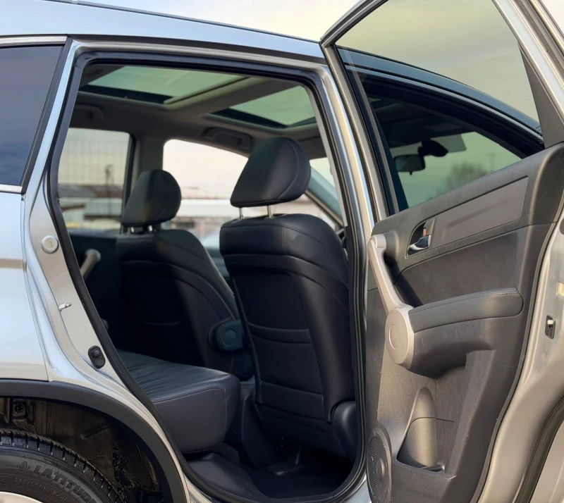 Honda Cr-v 2.0i Executive 4х4 Автоматик/Кожа/Панорама/Нави/, снимка 10 - Автомобили и джипове - 53575474