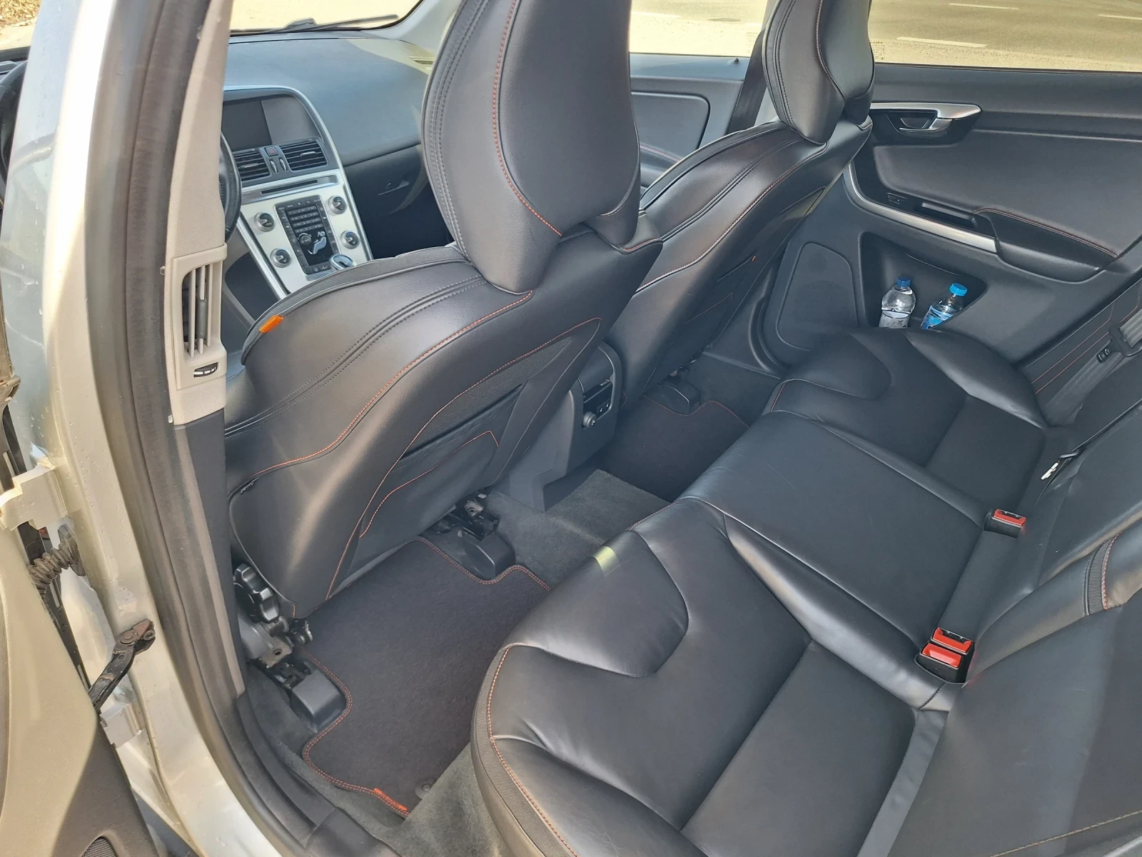 Volvo XC60 2.4 D5, снимка 10 - Автомобили и джипове - 53786700