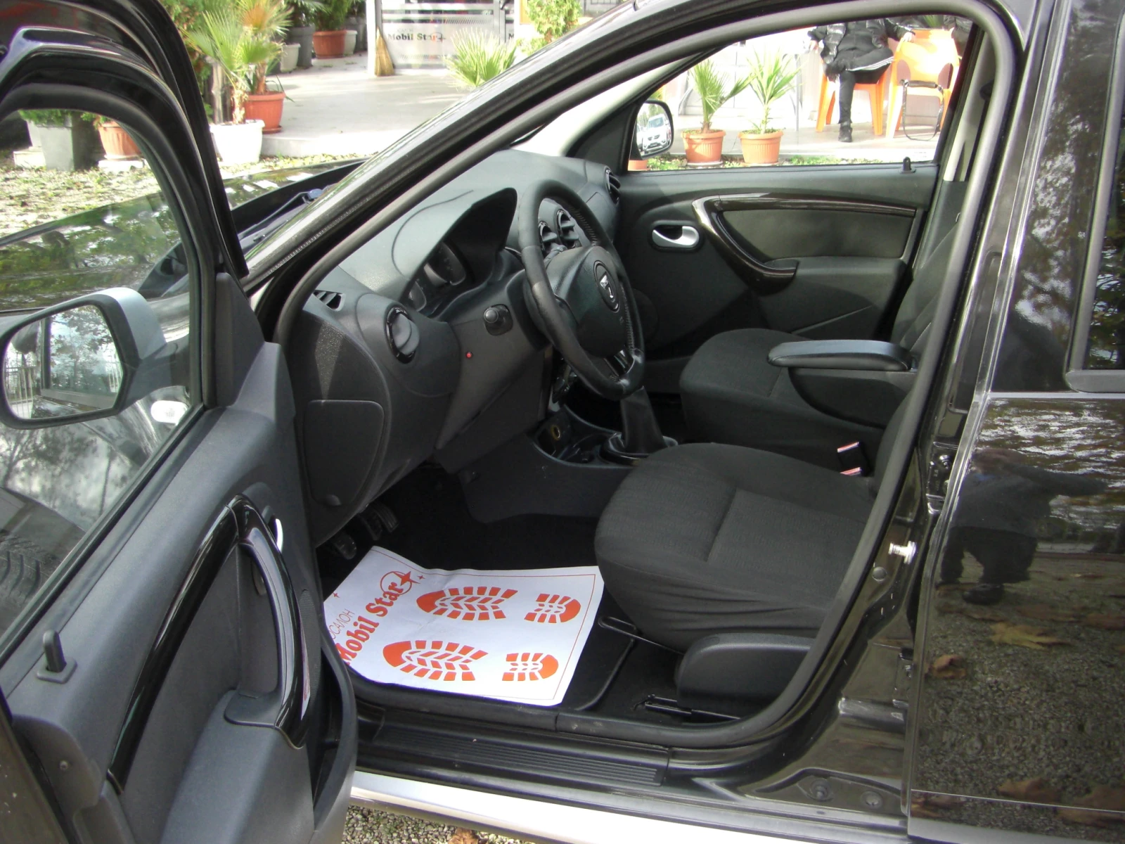 Dacia Duster 1.6i GPL ЗАВОДСКИ, снимка 9 - Автомобили и джипове - 53958814