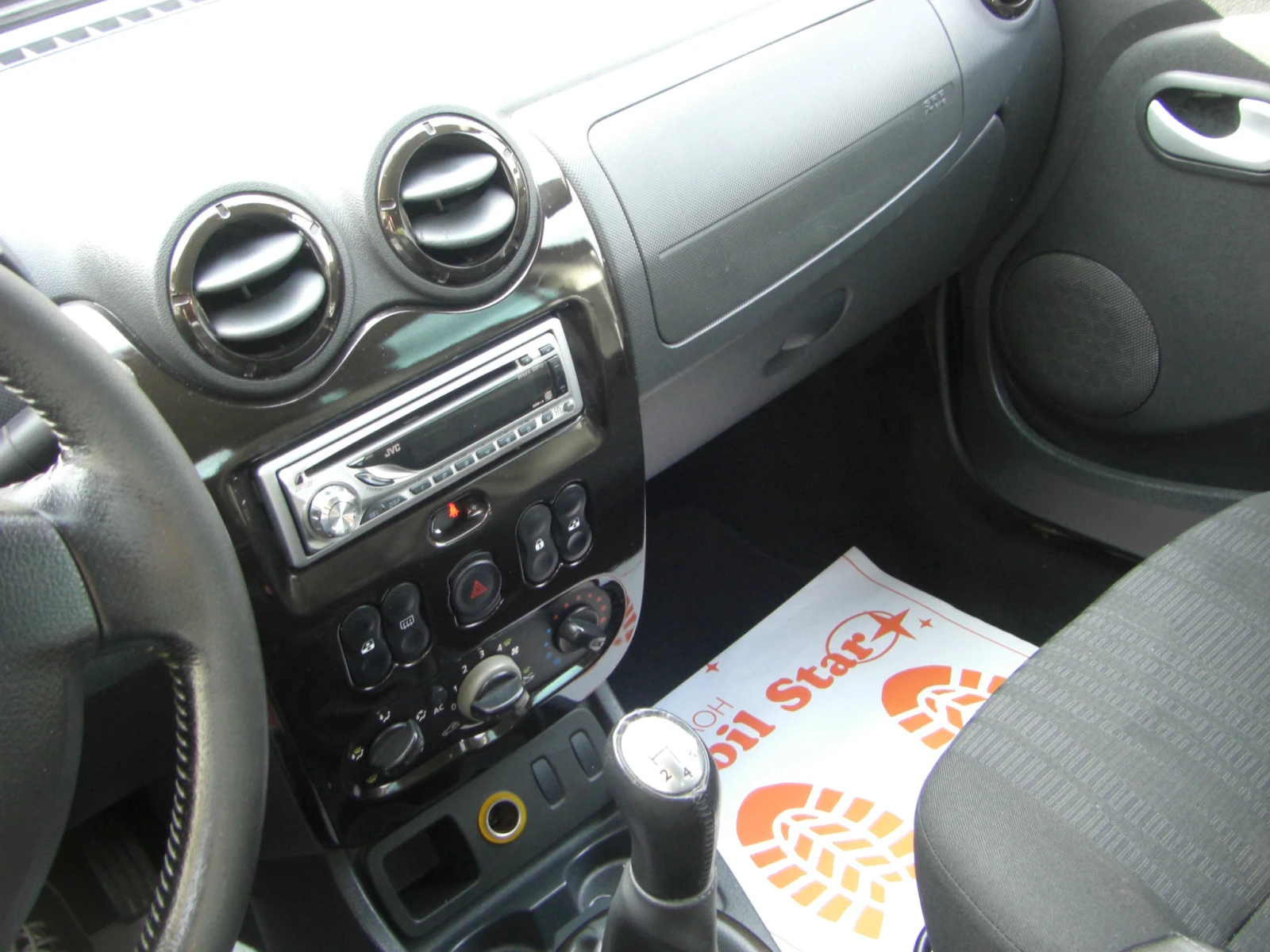 Dacia Duster 1.6i GPL ЗАВОДСКИ, снимка 12 - Автомобили и джипове - 53958814