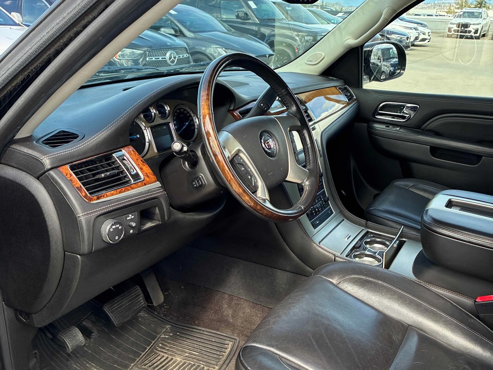 Cadillac Escalade PLATINUM * * CARFAX * * АВТО КРЕДИТ * * , снимка 7 - Автомобили и джипове - 54219341