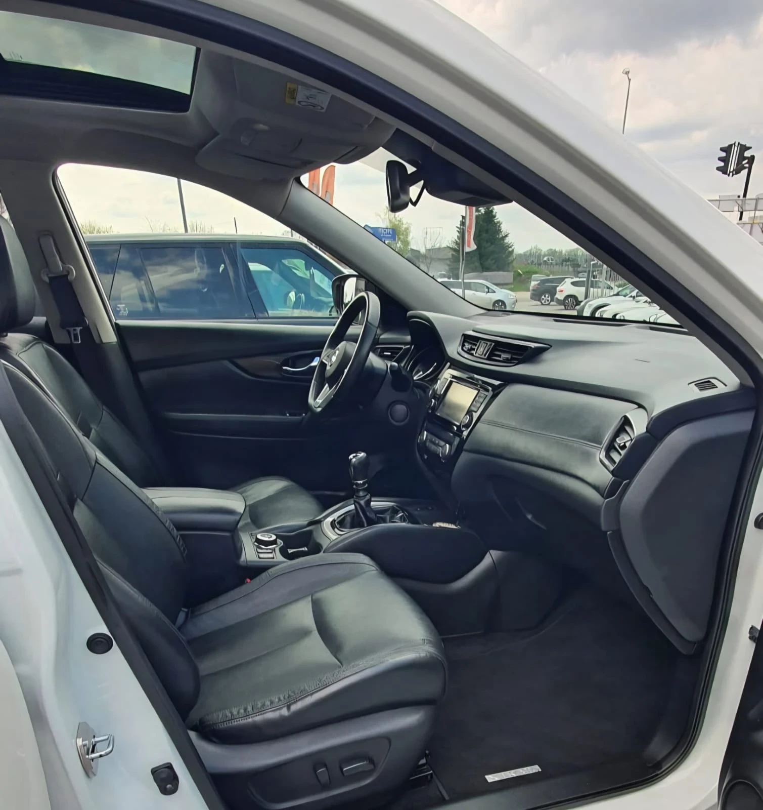 Nissan X-trail 1, 6 DCI130 4WD TEKNA, снимка 14 - Автомобили и джипове - 54238703