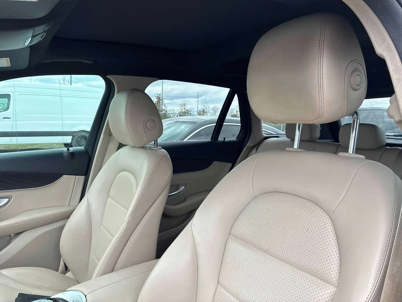 Mercedes-Benz GLC 300 4MATIC * ГЛАВНО ПРЕДСТАВИТЕЛСТВО НА MERCEDES* , снимка 10 - Автомобили и джипове - 54398357