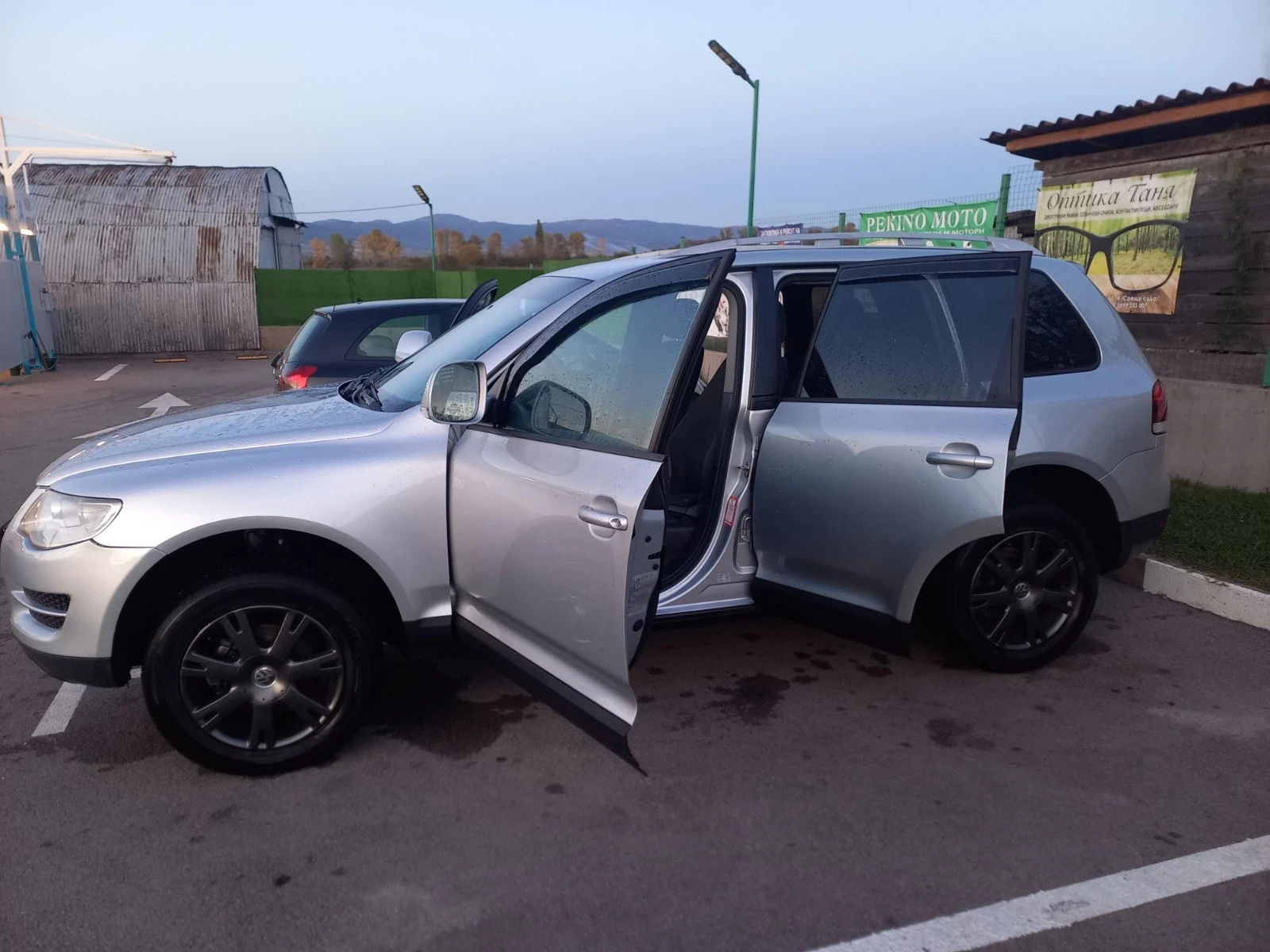 VW Touareg 2.5, снимка 4 - Автомобили и джипове - 55618502