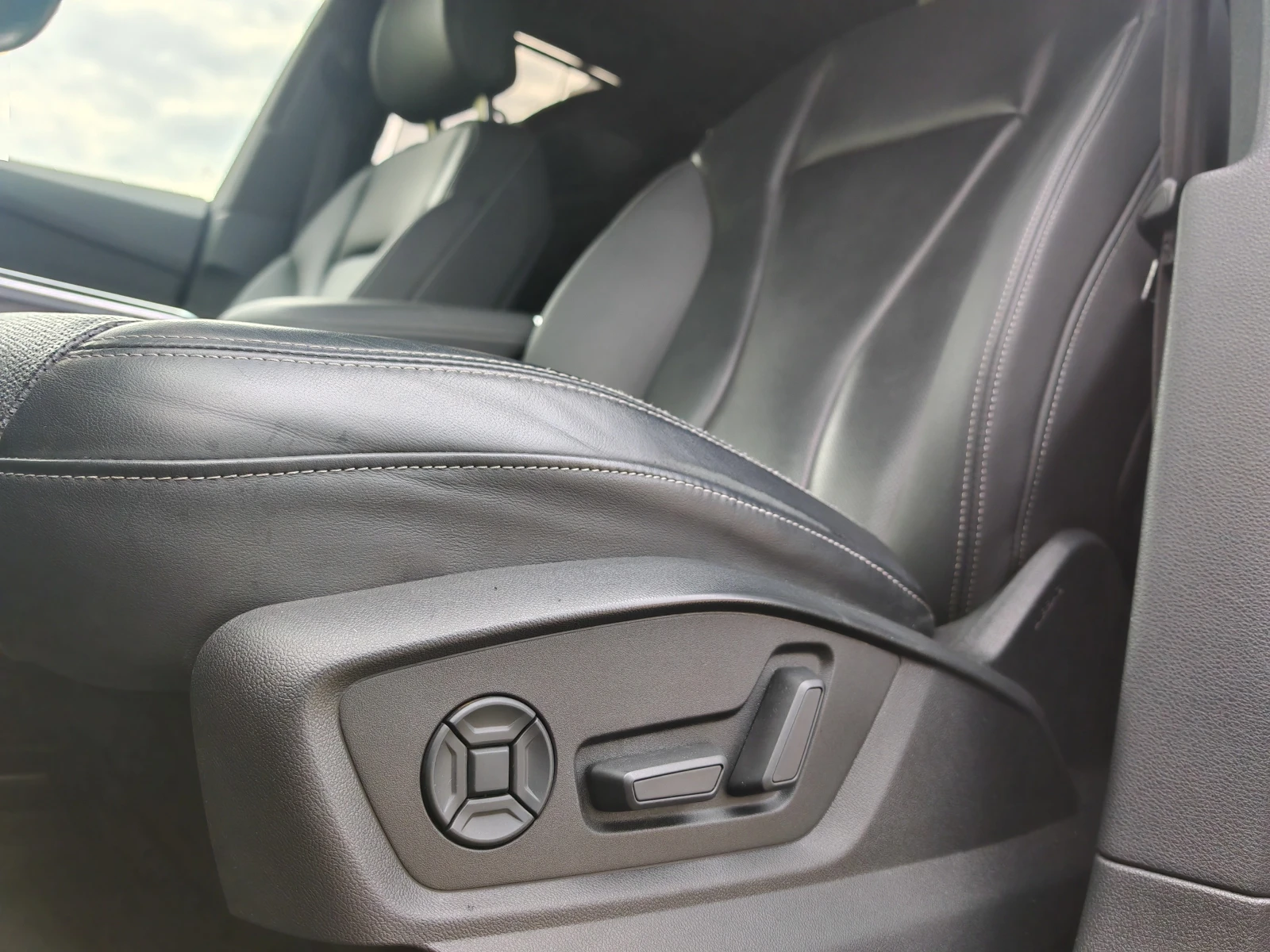 Audi Q8 TECHNIK | S LINE | BLACK OPTIC, снимка 9 - Автомобили и джипове - 56311856