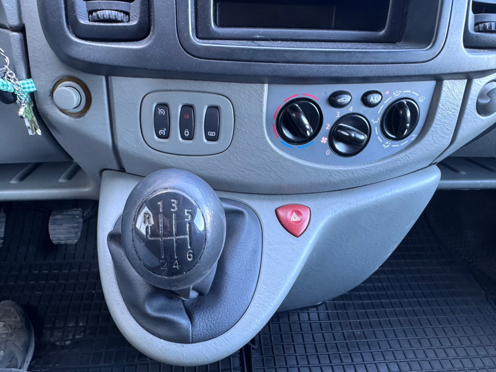 Opel Vivaro EVRO 5 B, снимка 10 - Бусове и автобуси - 53825967