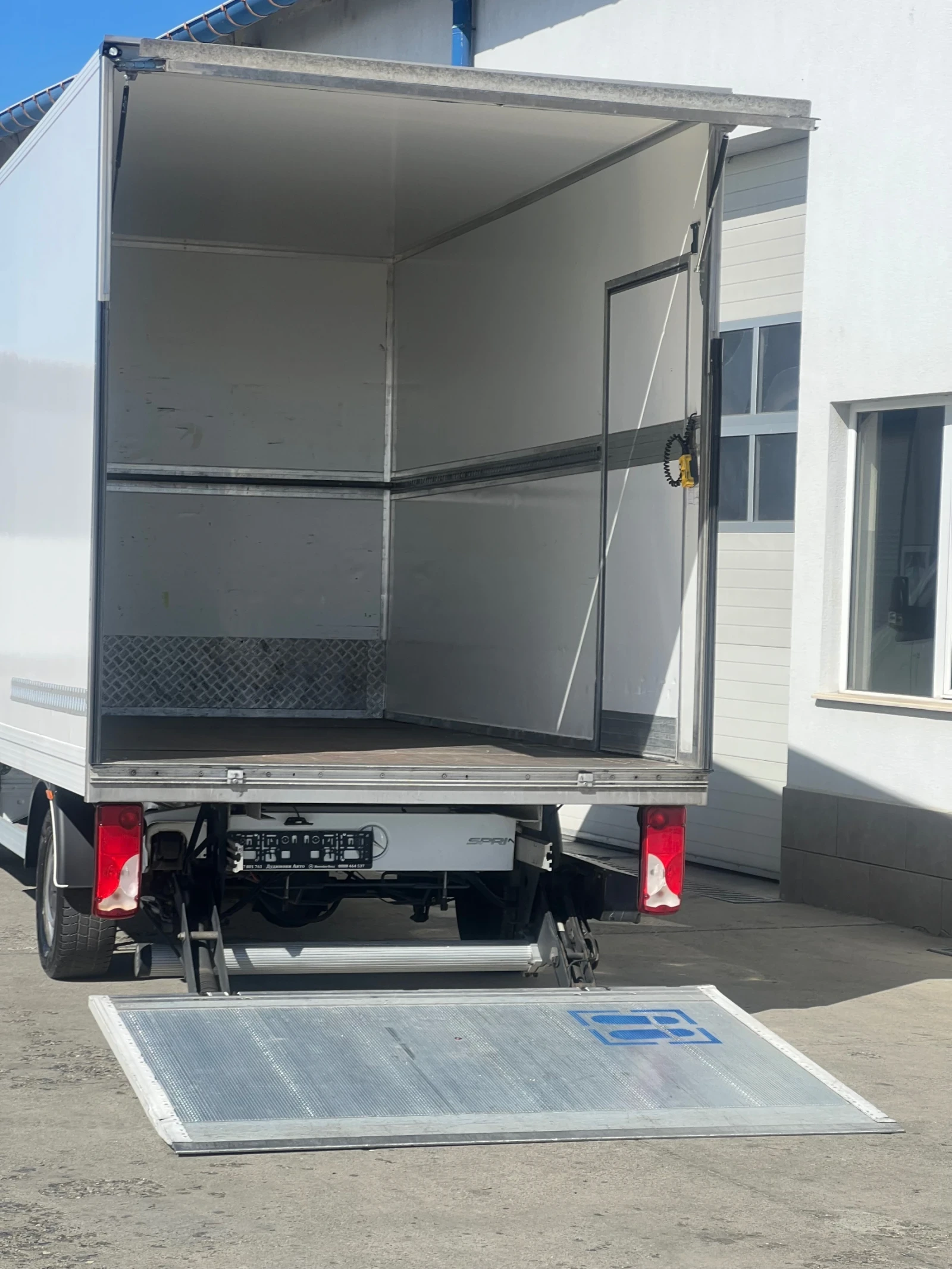 Mercedes-Benz Sprinter 317 /9-G tronic/ Падащ борд / Оригинален вид, снимка 11 - Бусове и автобуси - 56177094