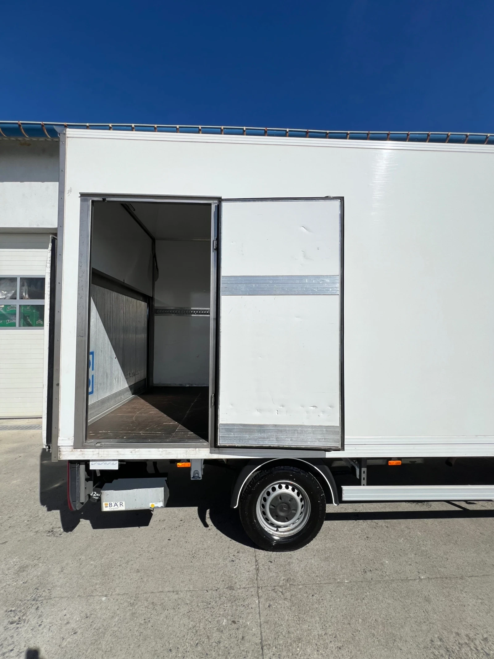 Mercedes-Benz Sprinter 317 /9-G tronic/ Падащ борд / Оригинален вид, снимка 9 - Бусове и автобуси - 56177094