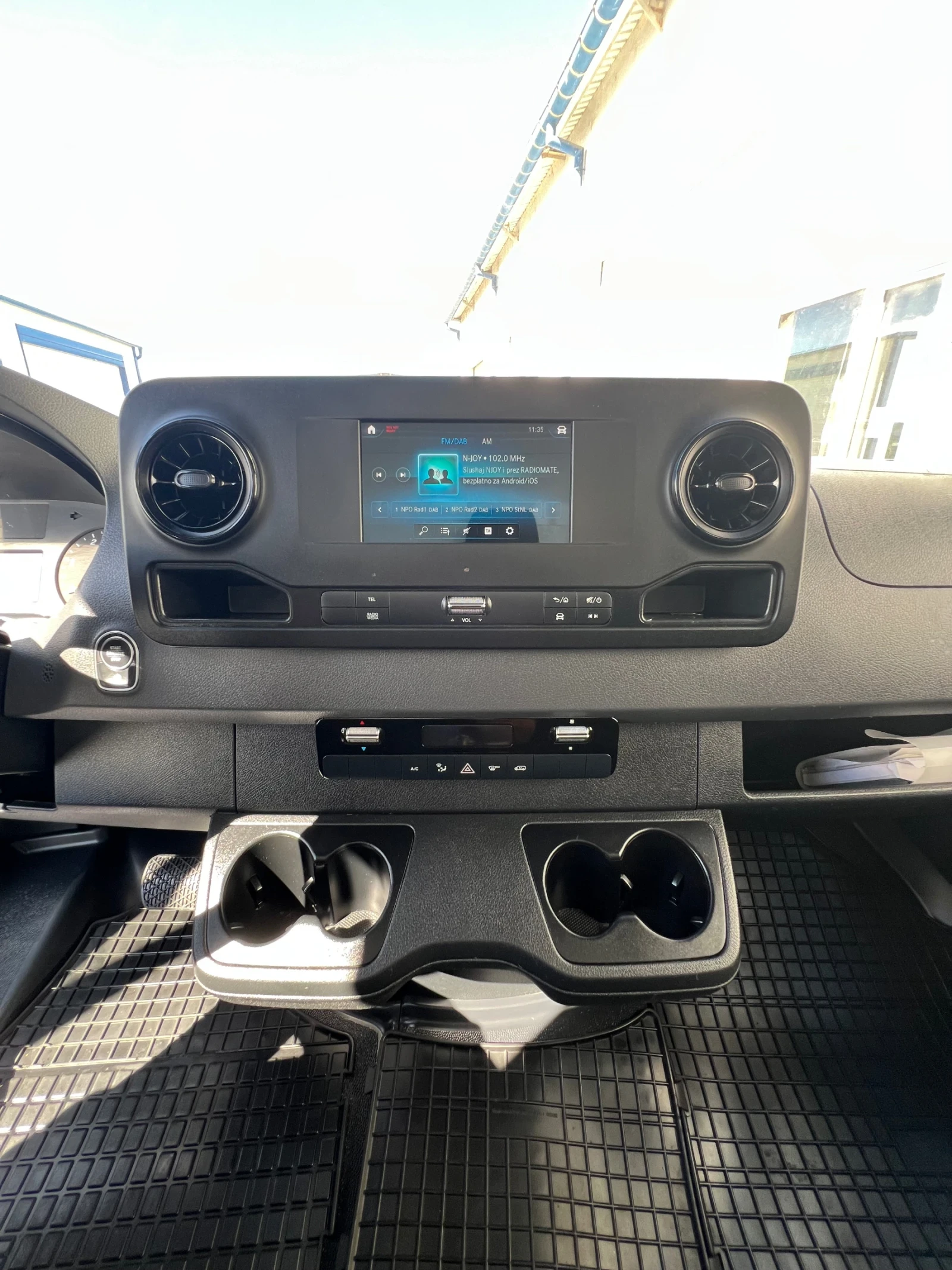 Mercedes-Benz Sprinter 317 /9-G tronic/ Падащ борд / Оригинален вид, снимка 16 - Бусове и автобуси - 56177094