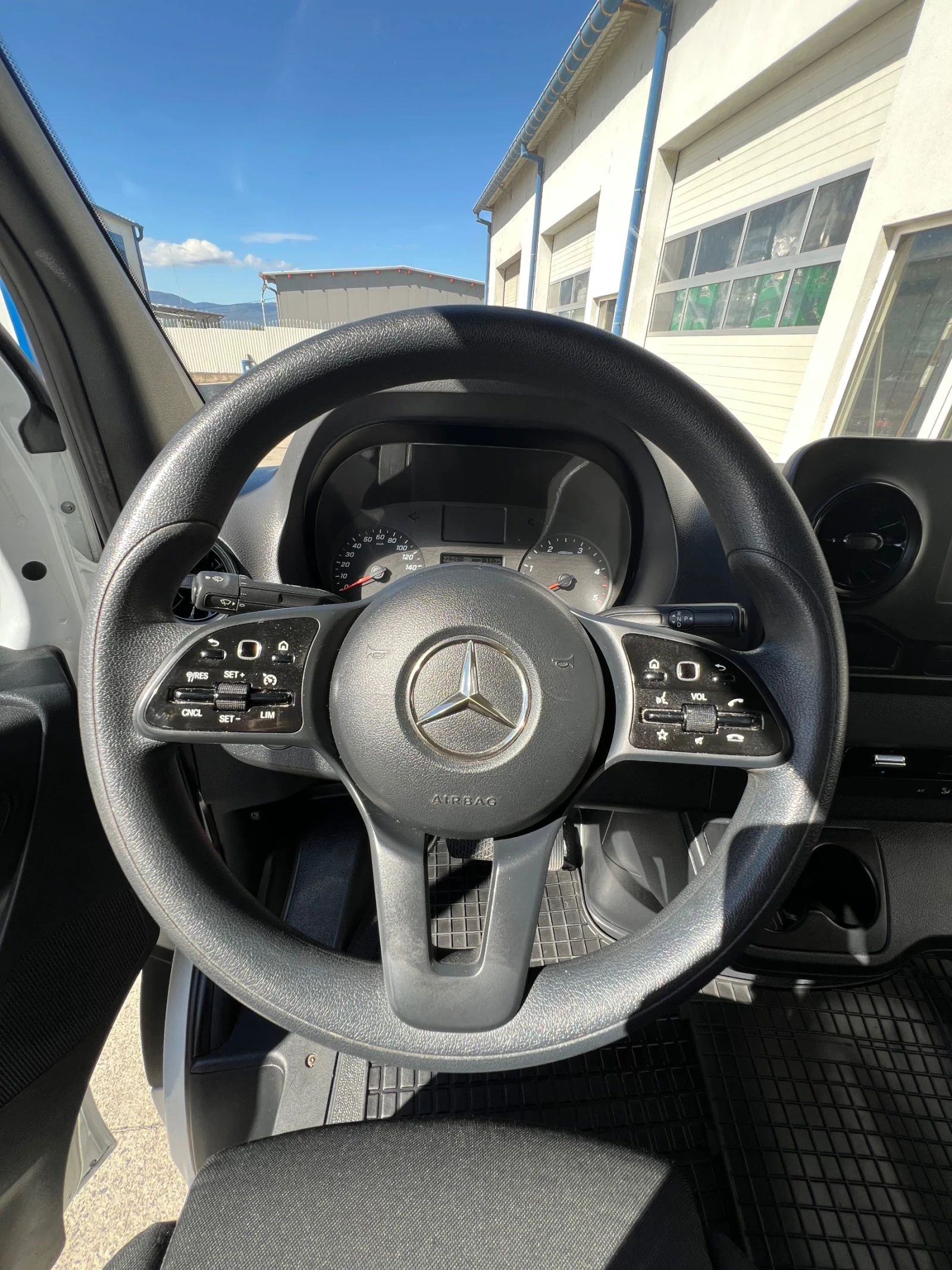 Mercedes-Benz Sprinter 317 /9-G tronic/ Падащ борд / Оригинален вид, снимка 17 - Бусове и автобуси - 56177094
