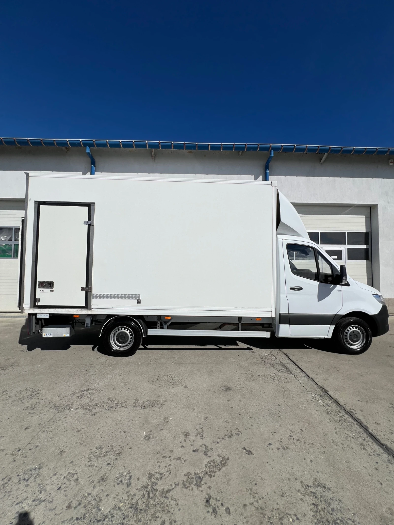 Mercedes-Benz Sprinter 317 /9-G tronic/ Падащ борд / Оригинален вид, снимка 8 - Бусове и автобуси - 56177094