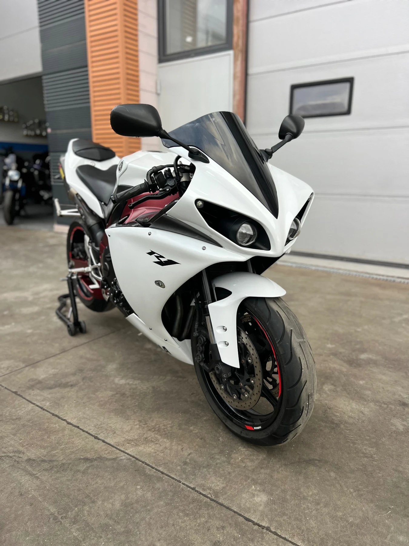 Yamaha YZF-R1 R1 BIG BANG Akrapovic, снимка 2 - Мотоциклети и мототехника - 53999769