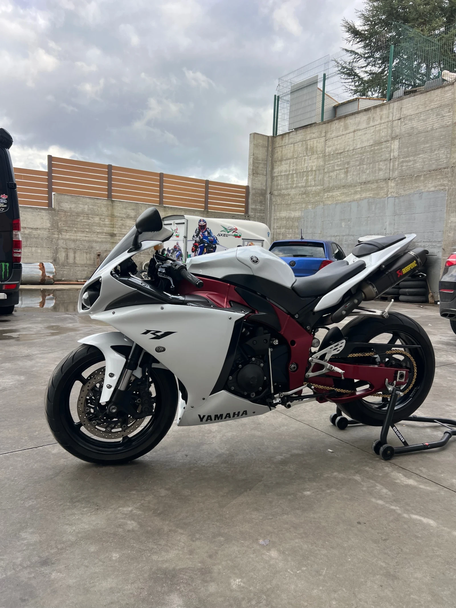 Yamaha YZF-R1 R1 BIG BANG Akrapovic, снимка 3 - Мотоциклети и мототехника - 53999769