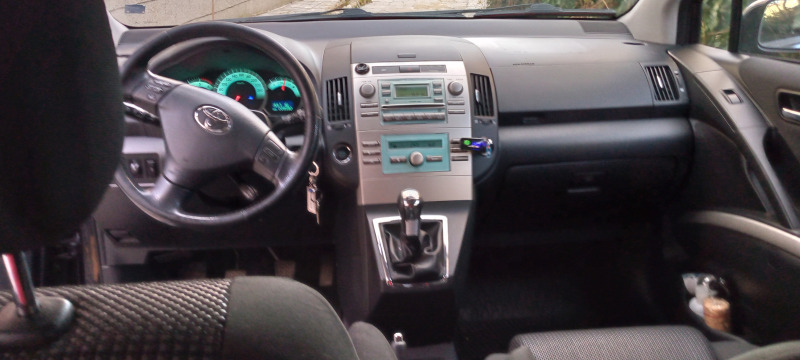 Toyota Corolla verso D4D , снимка 3 - Автомобили и джипове - 46352964