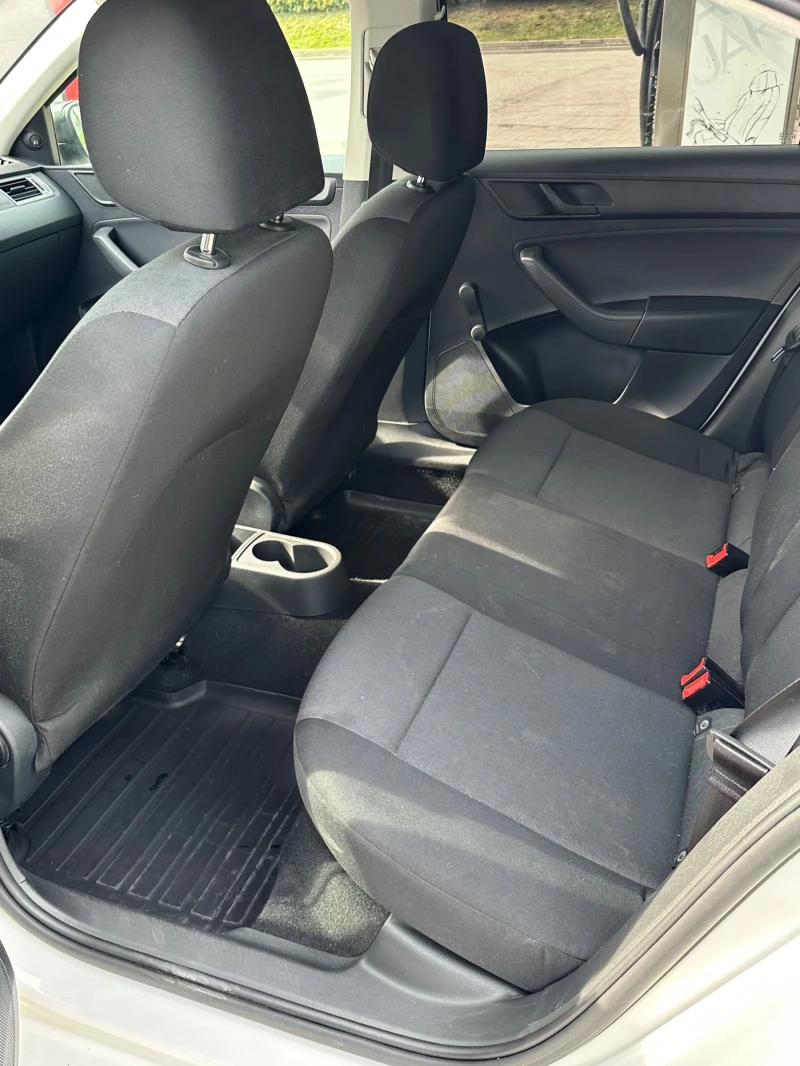 Skoda Rapid 1.2 75 hp, снимка 6 - Автомобили и джипове - 50380272