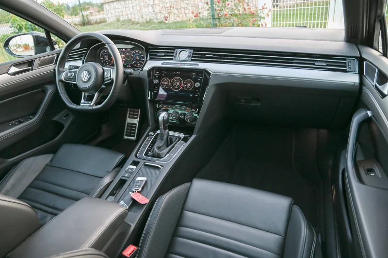 VW Passat 2.0TDI* R-LINE* КАМЕРА* Matrix* FULL* Germany, снимка 8 - Автомобили и джипове - 51319975
