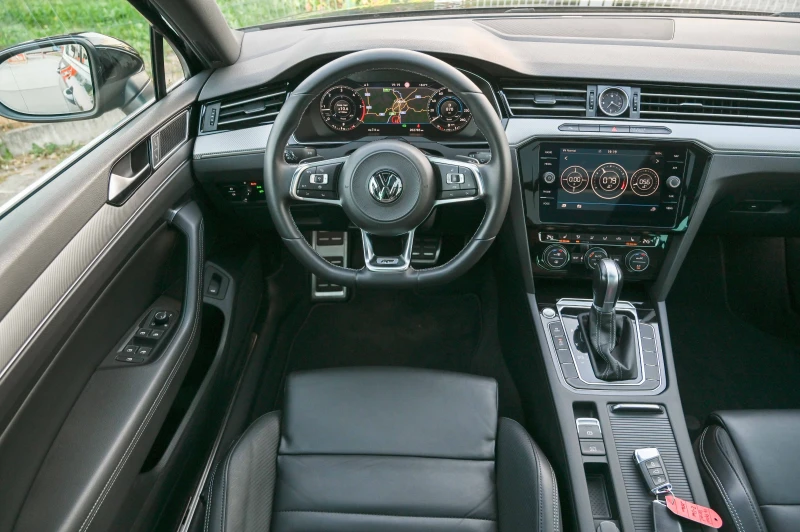 VW Passat 2.0TDI* R-LINE* КАМЕРА* Matrix* FULL* Germany, снимка 9 - Автомобили и джипове - 51319975